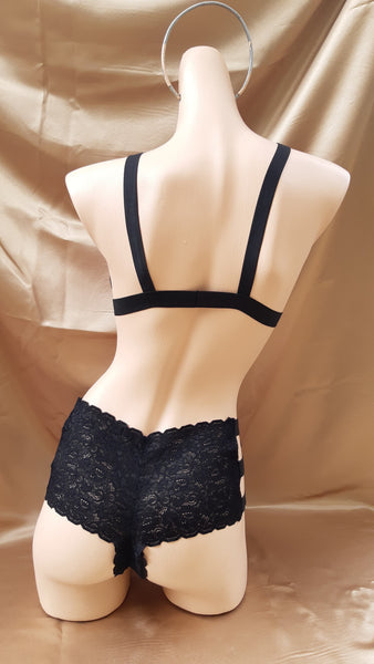 Bralette con tiras delgadas en el busto